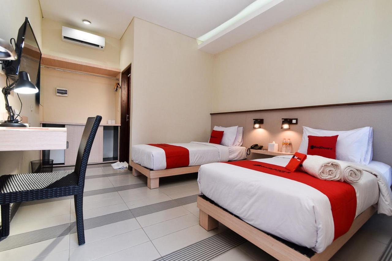 Hotel RedDoorz near Legian Street Zewnętrze zdjęcie