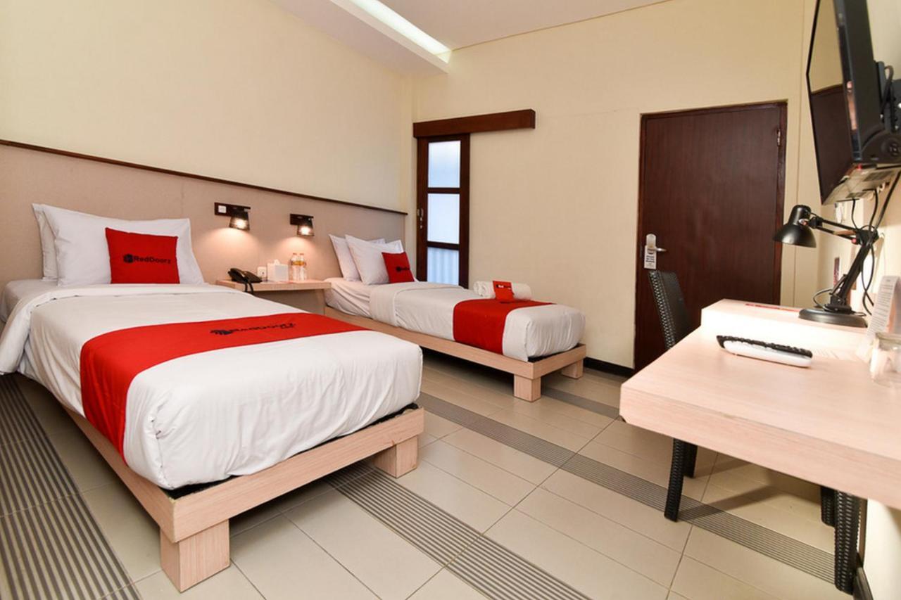 Hotel RedDoorz near Legian Street Zewnętrze zdjęcie